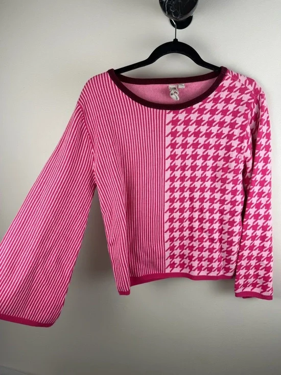 Pink Patterned Split-Panel Women's Sweater - Picture 2 of 6